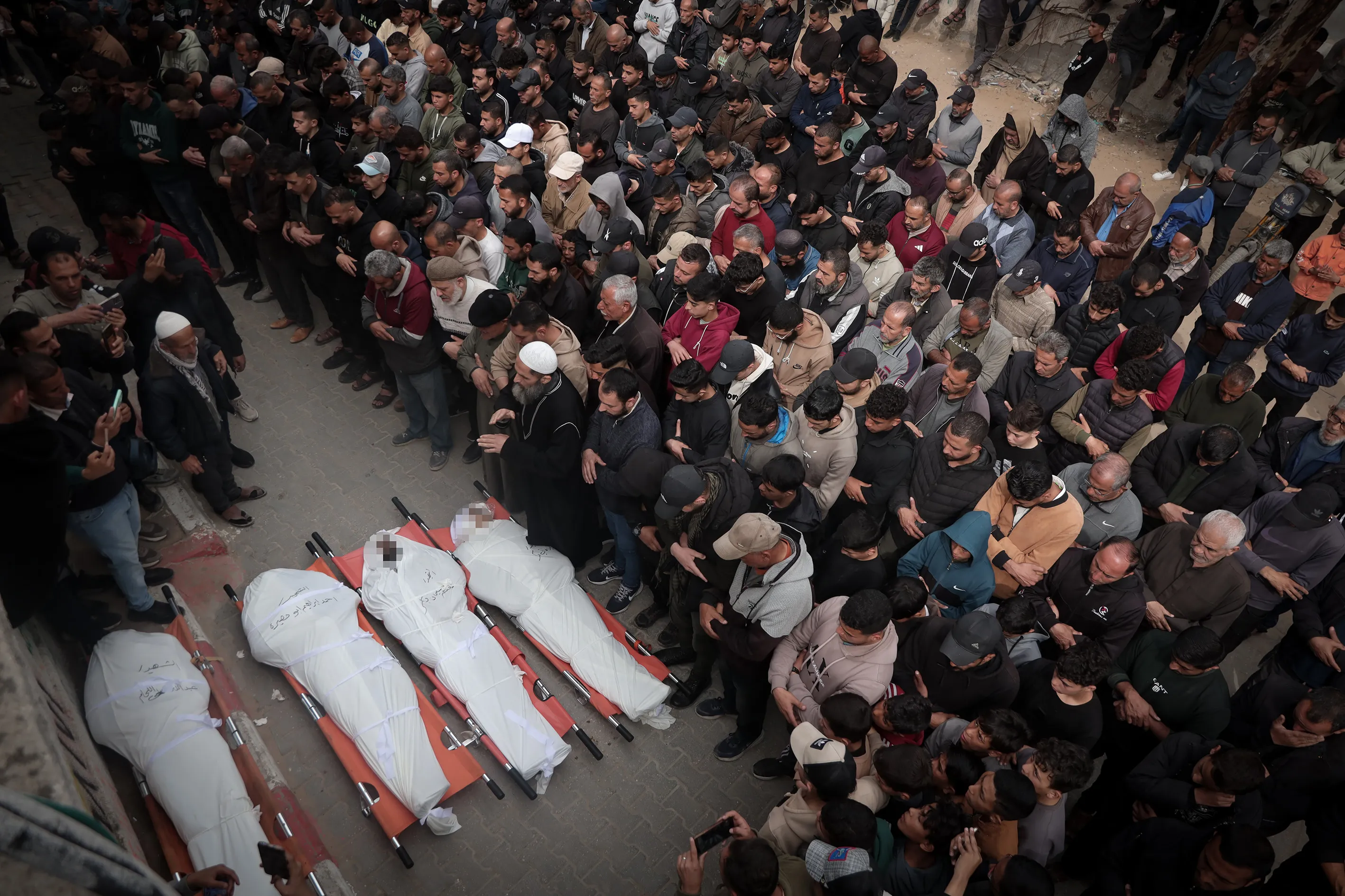 غزة تحت القصف: تفاصيل مروعة تكشف معاناة القطاع المحاصر