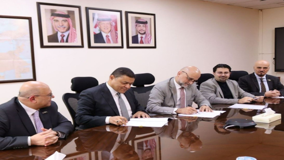 الكهرباء الوطنية توقع اتفاقية استراتيجية لتزويد الغاز لمشروع التوليد السابع