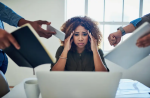 رحلة في متاهات الصداع النصفي: من الإنذار إلى الإرهاق