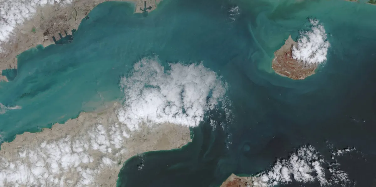 انفتاح هرمز يهدئ اسواق النفط وسط ترقب للمفاوضات الايرانية الامريكية