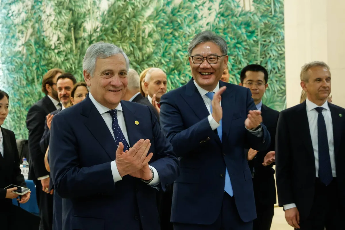 الصين وايطاليا.. تعزيز التجارة رغم تحديات الميزان التجاري