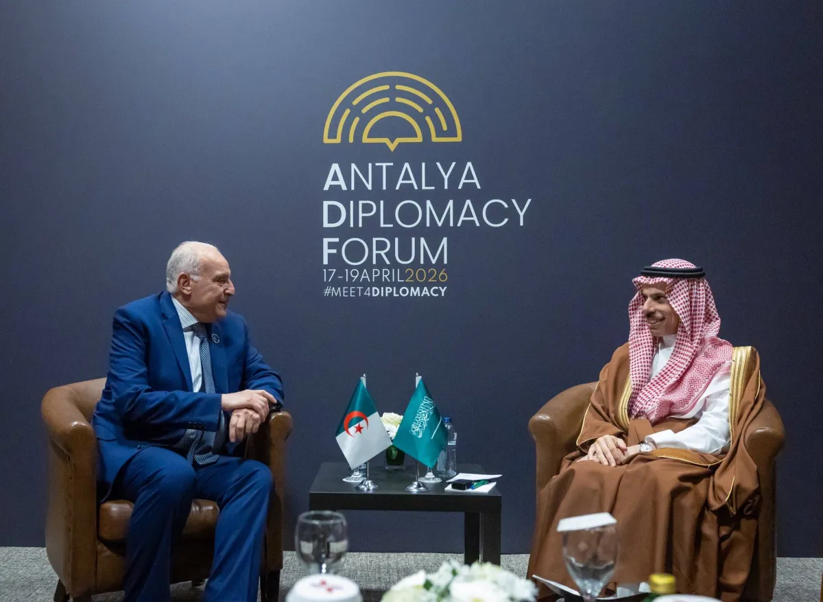 السعودية والجزائر تبحثان تطورات المنطقة في انطاليا