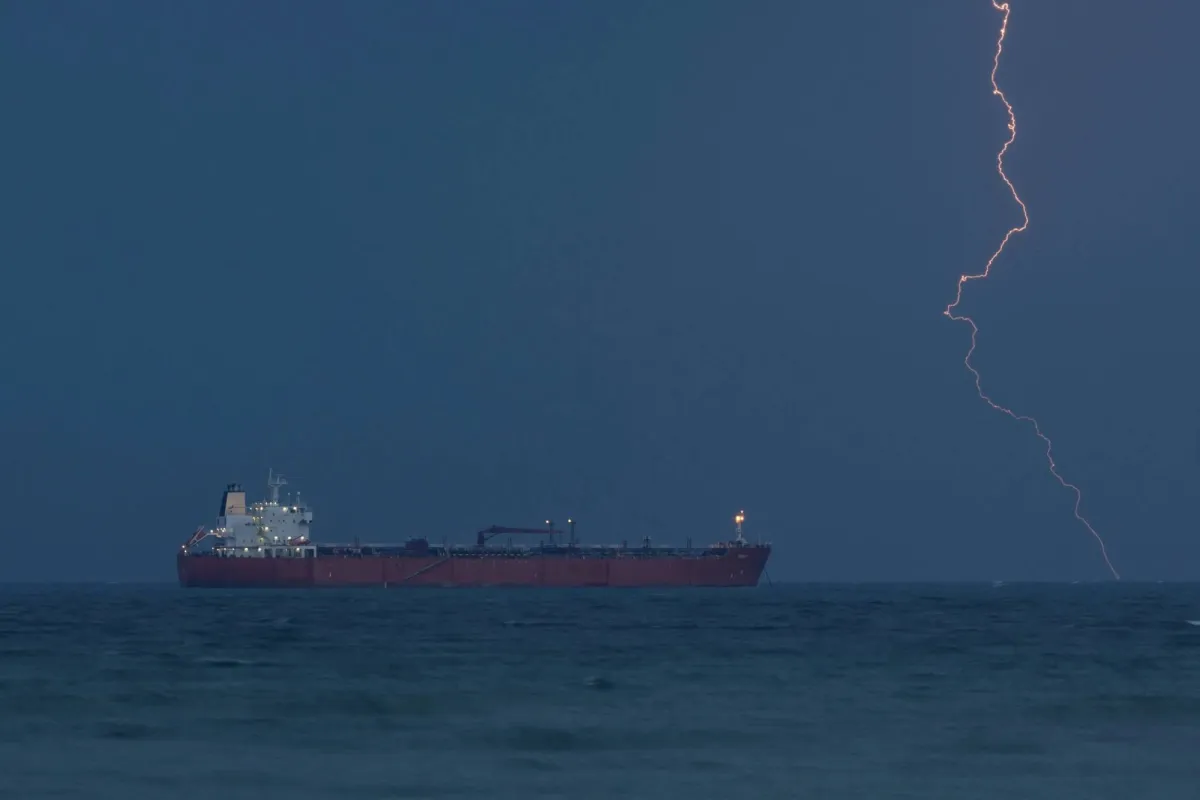 غموض يلف مسار ناقلات الغاز القطرية قرب هرمز