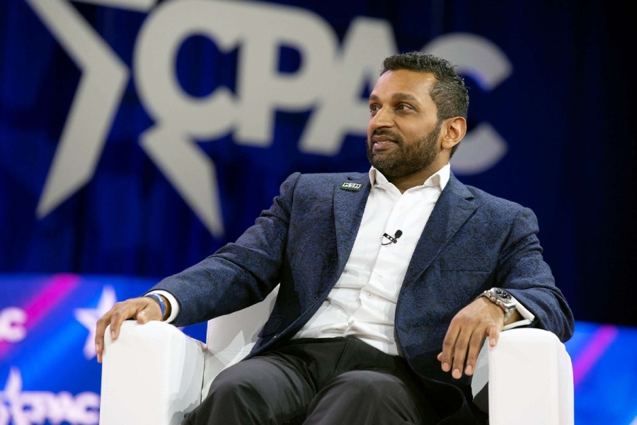 مدير الـ FBI يلوّح بمقاضاة "ذا أتلانتيك".. ما التفاصيل؟