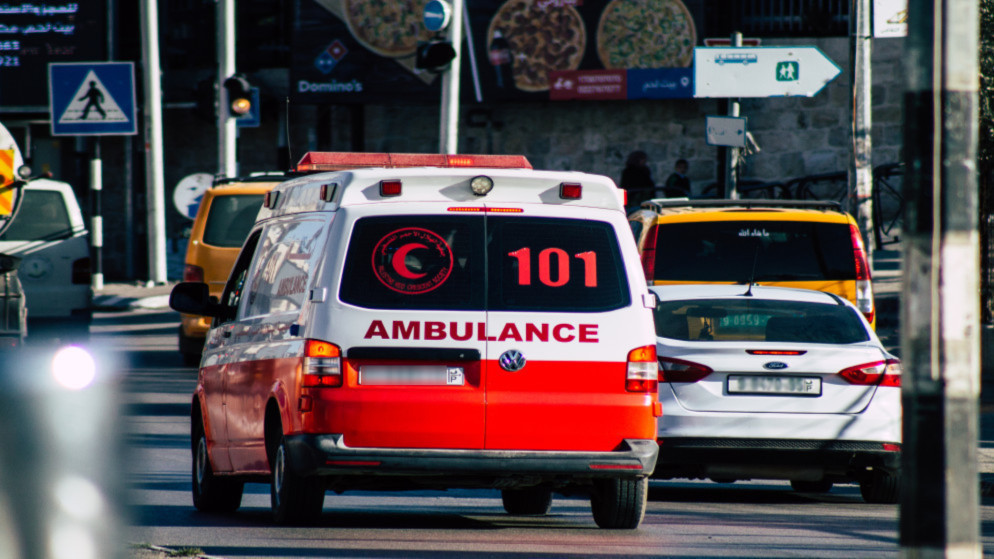 اعتداء مستوطنين على اسعاف بنابلس وتحطيم زجاجها