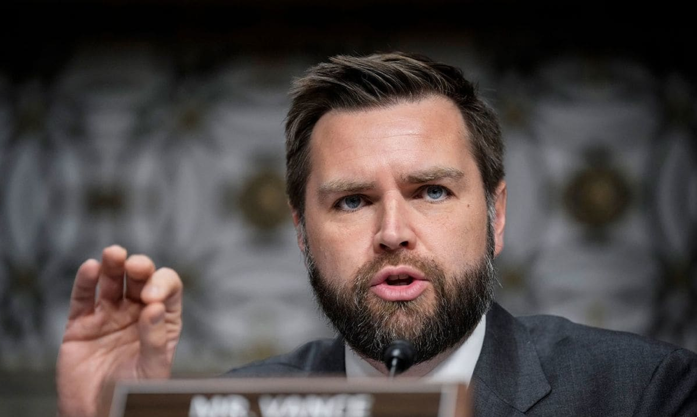 غموض يكتنف مفاوضات ايران بعد قرار امريكي مفاجئ