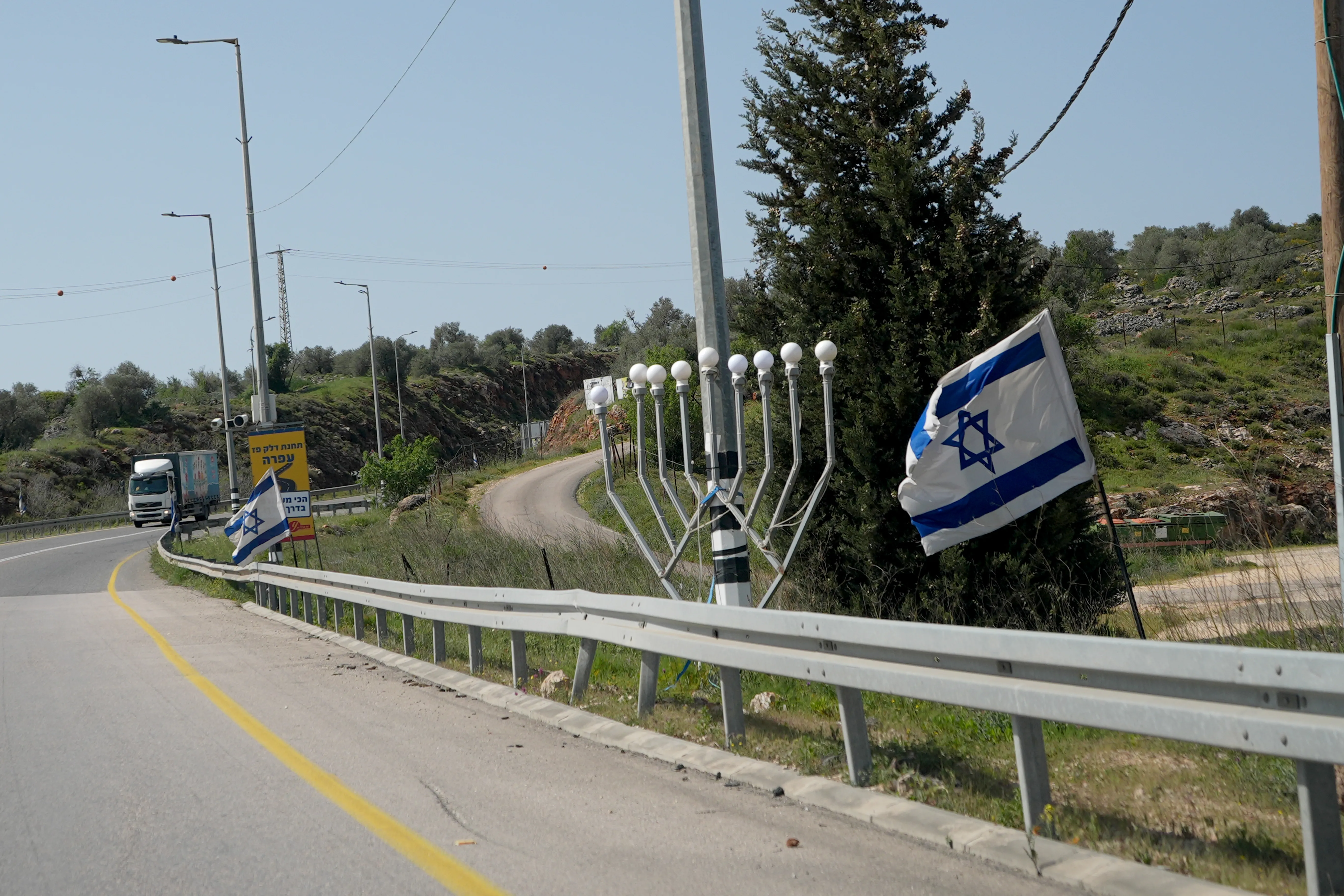 الضفة الغربية.. كيف يشكل الاحتلال الهوية البصرية الجديدة؟