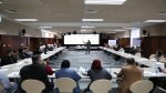 الاف الفلسطينيين يديرون انتخابات الضفة والغربية