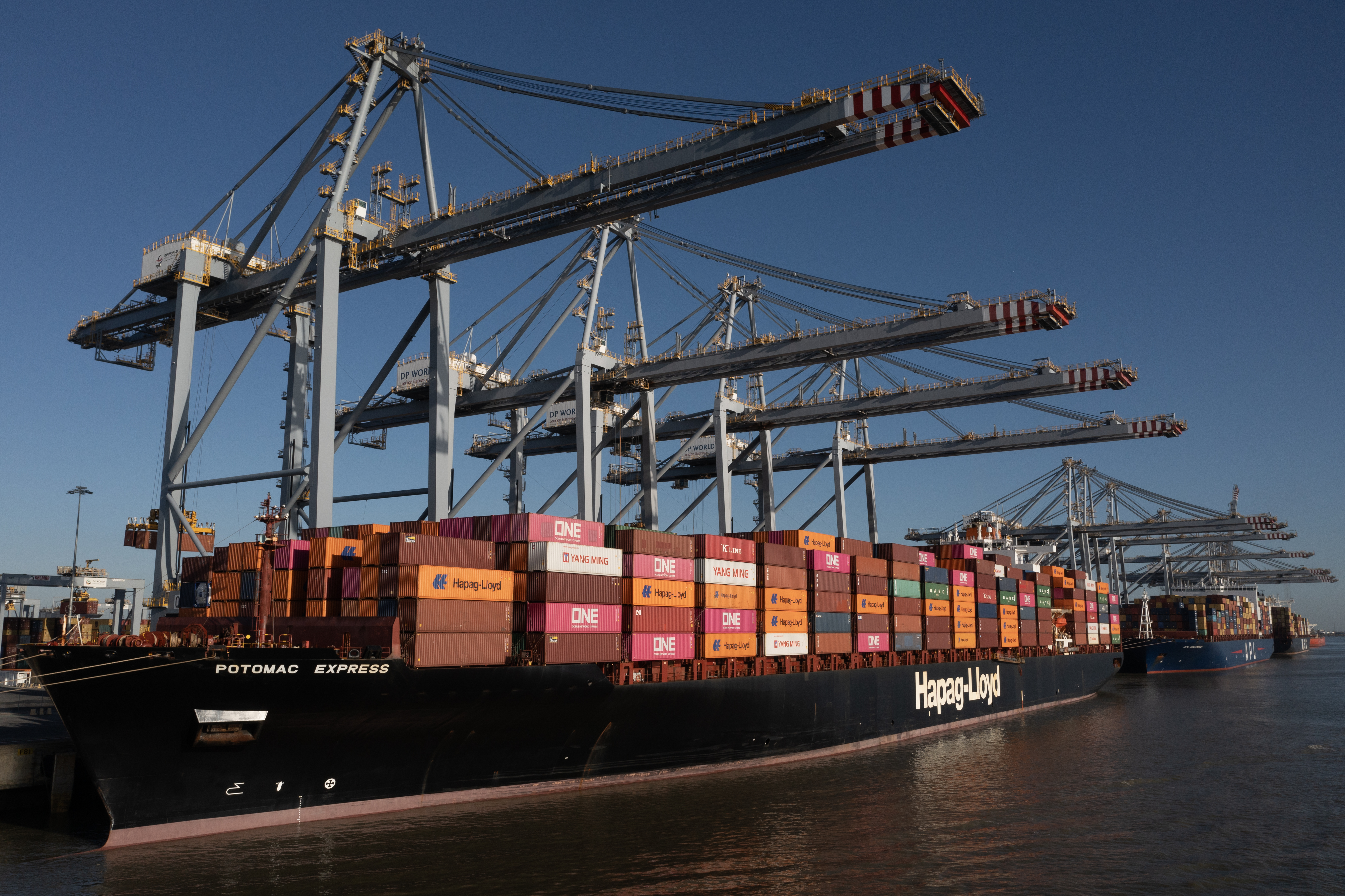 الهند تعزز التجارة بمجمع تأمين بحري جديد