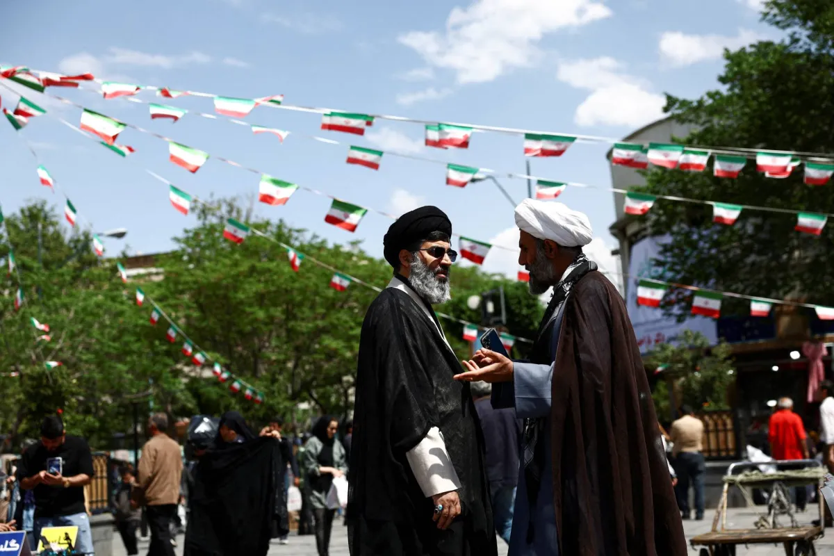 إيران تنفذ حكم الإعدام بحق رجل دين بتهمة التخابر مع الموساد