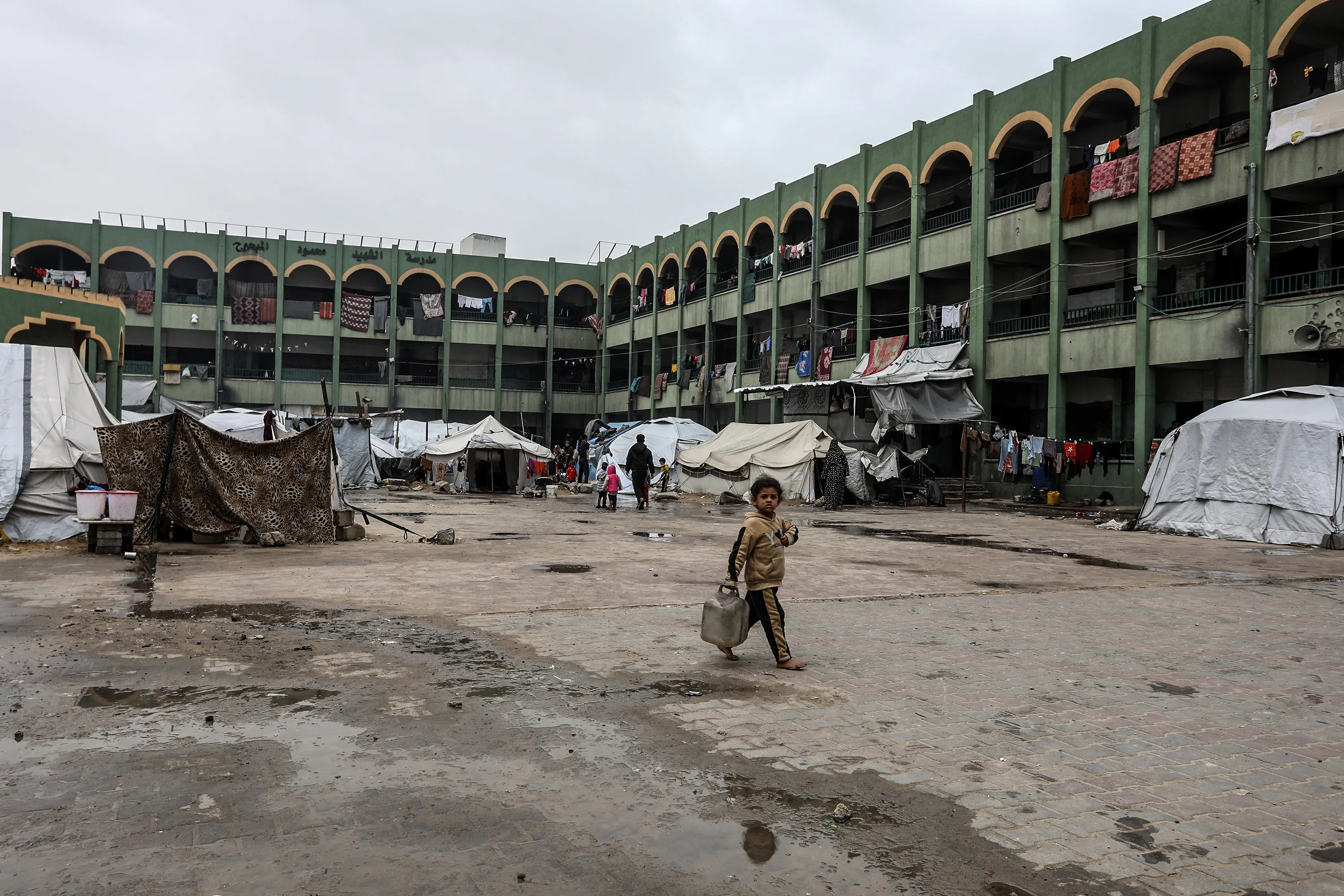 خان يونس: تفاقم الأمراض يهدد حياة النازحين