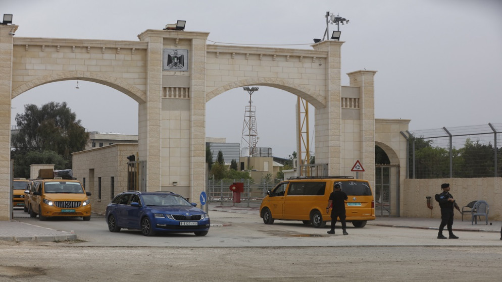 حركة نشطة بمعبر الكرامة وتوقيف مطلوبين