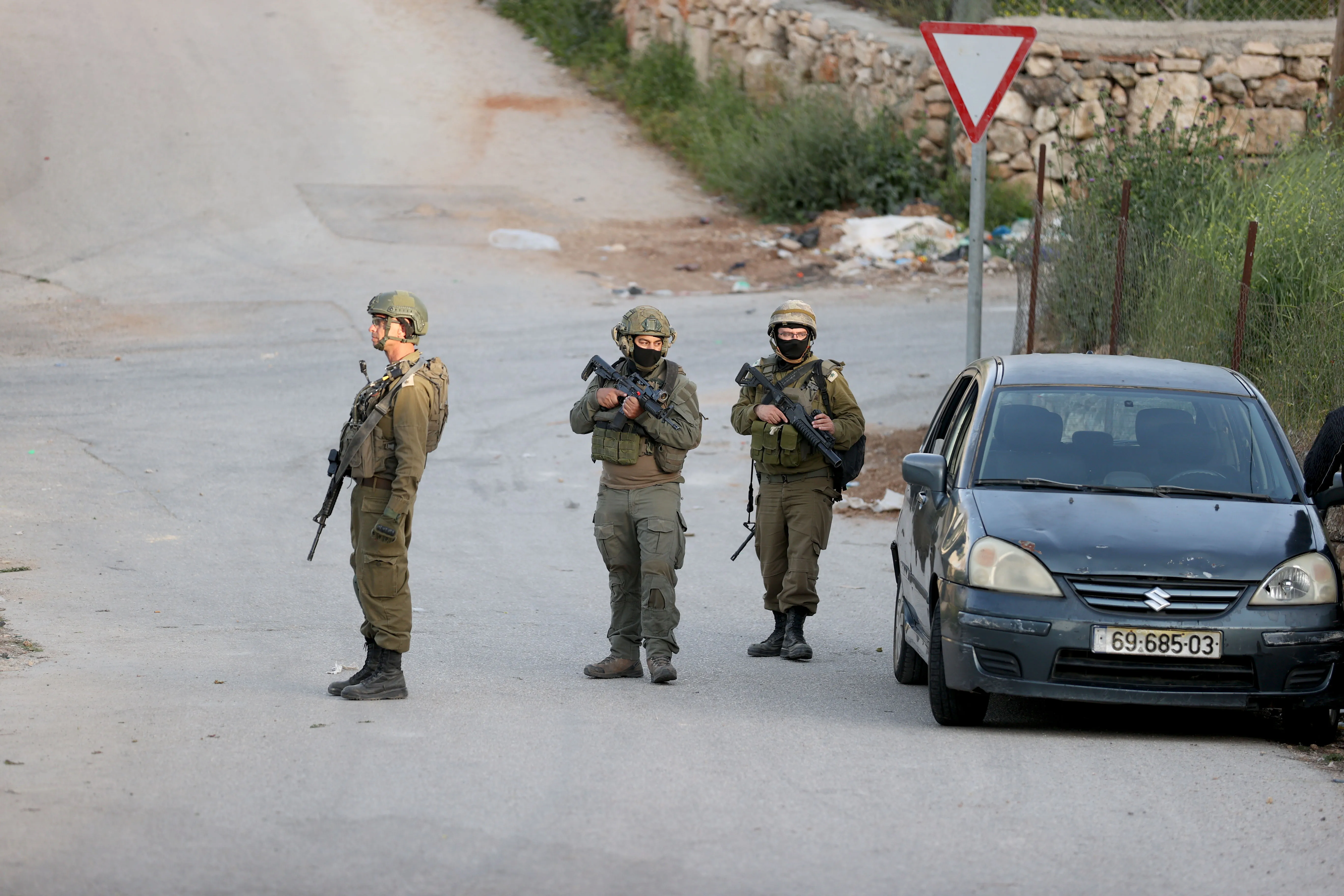 تصعيد بالضفة.. اعتقالات وهدم منازل واقتحامات مستمرة