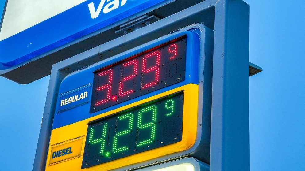 اسعار البنزين تقفز في امريكا لاعلى مستوى منذ 2022