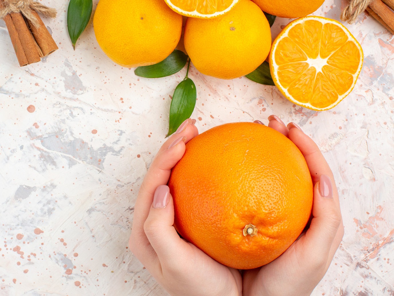 البرتقال: فوائد صحية وعادات يومية للاستمتاع به