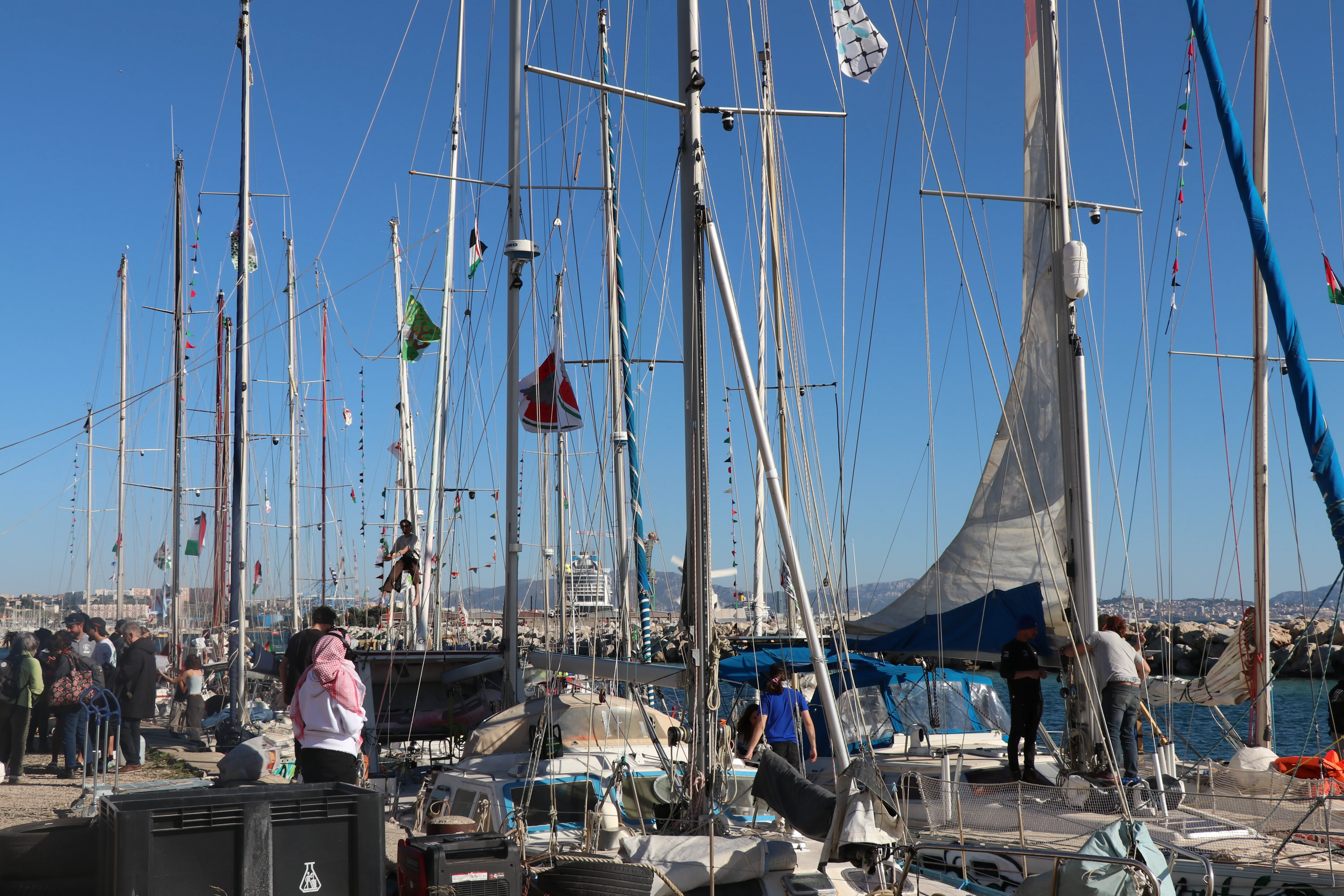 البحرية الاسرائيلية تتحرك لاعتراض اسطول الصمود قرب غزة