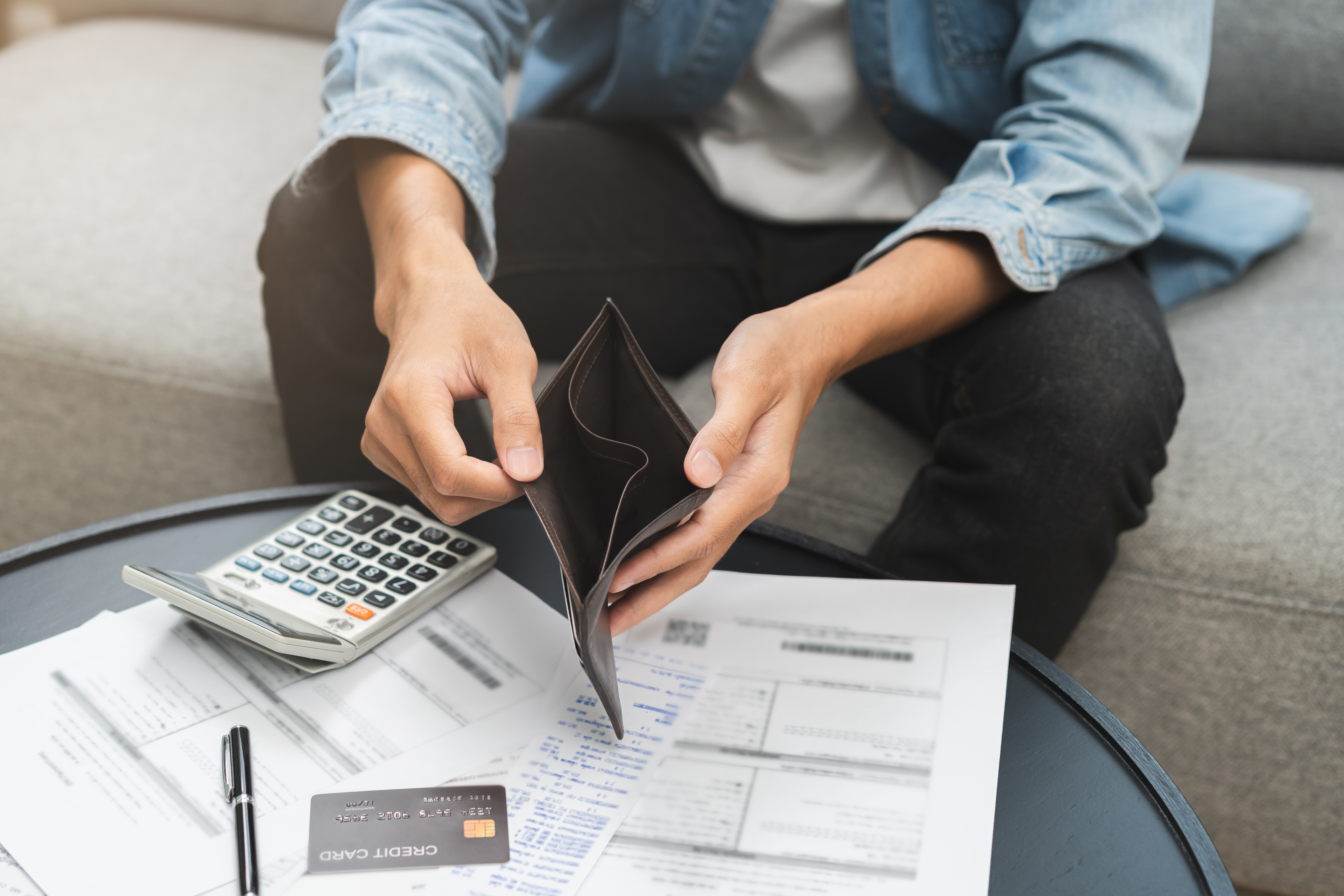 تثبيت الفائدة: تأثيره على القروض والمدخرات