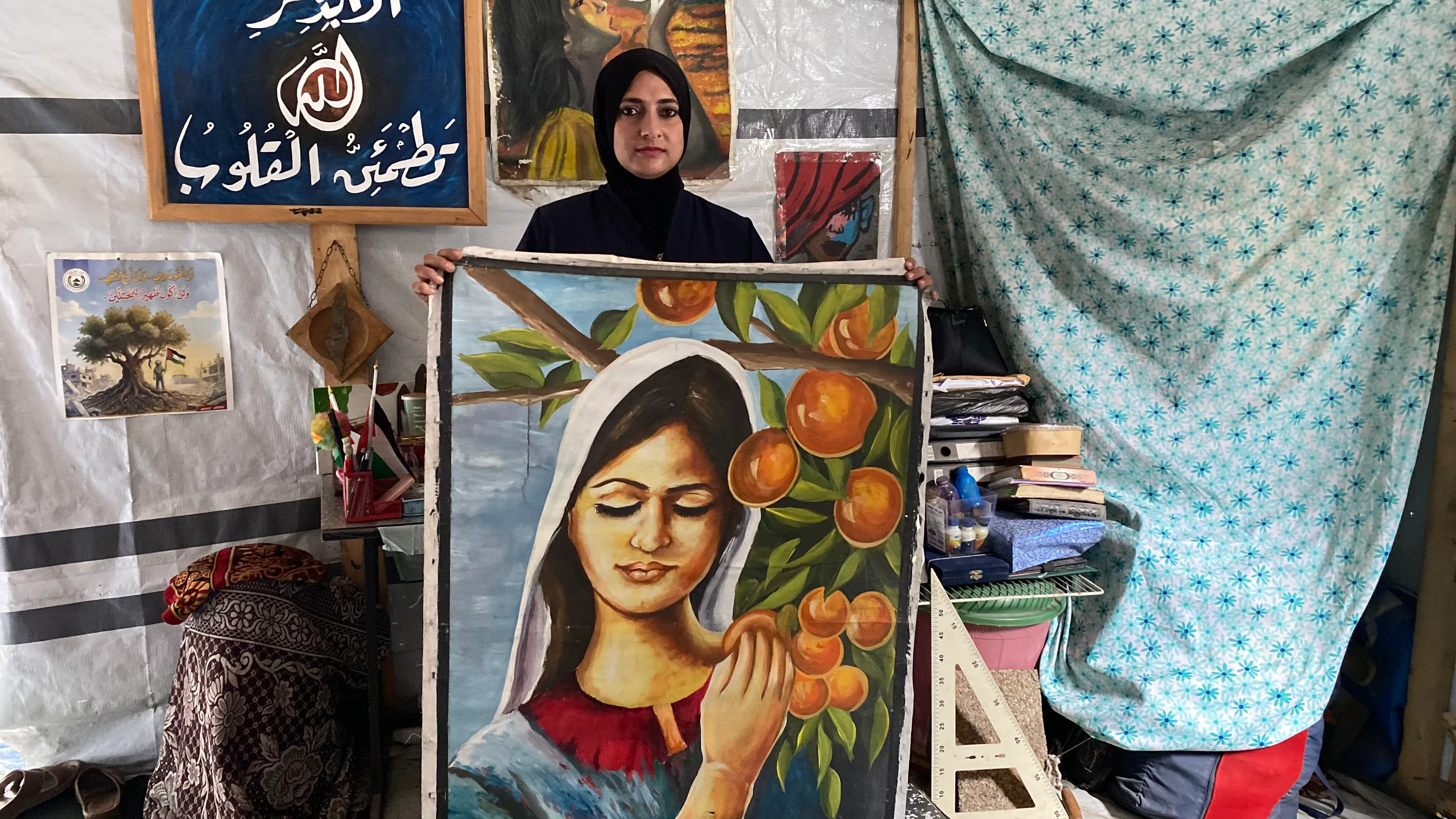 من رماد غزة.. فنانة تحيي الامل بالريشة واللون