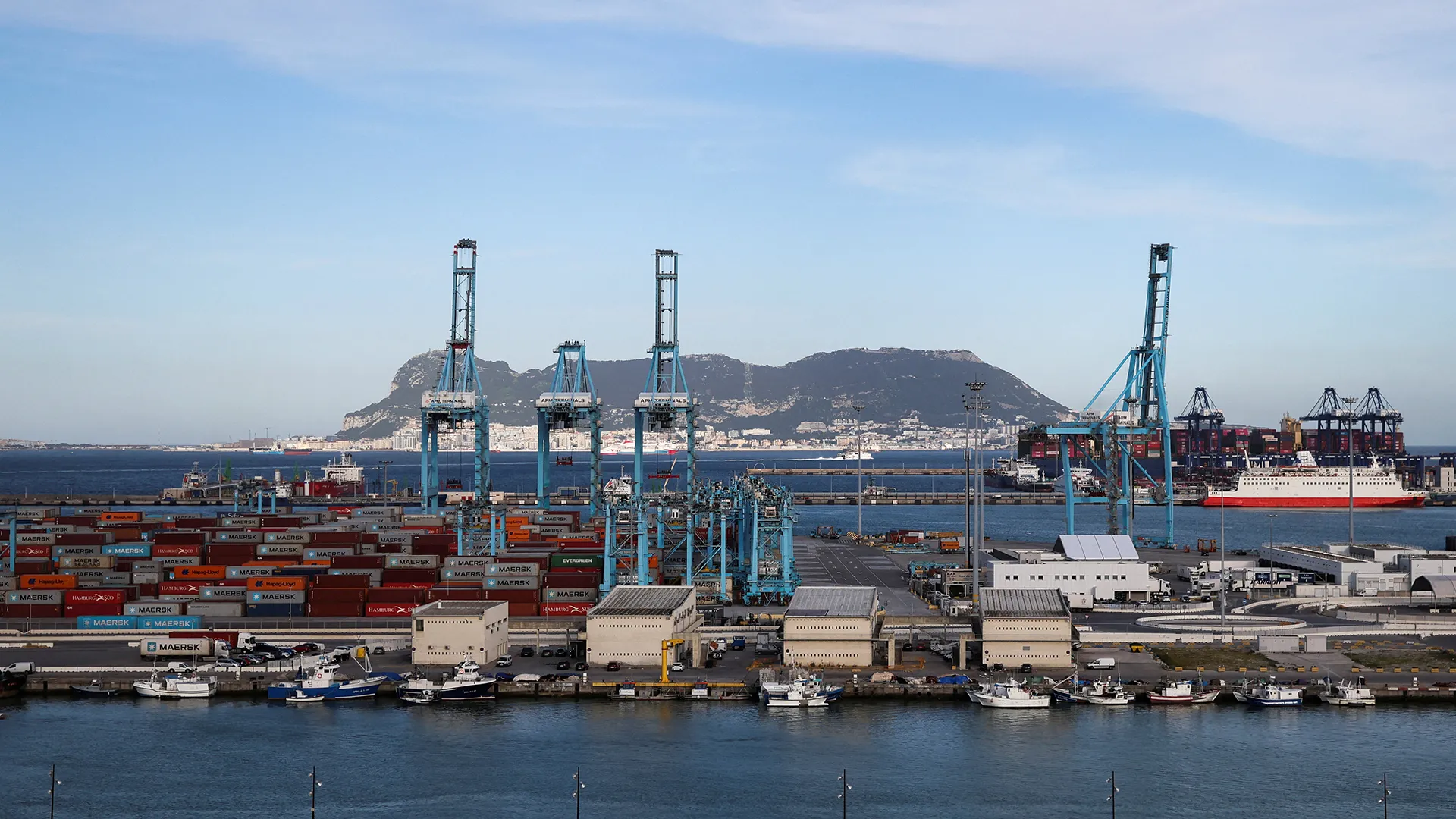 توترات الشرق الاوسط تغير مسارات الملاحة وتصل الى جبل طارق
