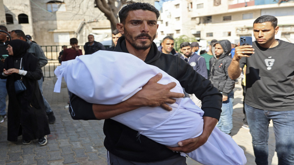 غزة: شهيد وإصابة في قصف إسرائيلي وحصيلة الضحايا تتصاعد