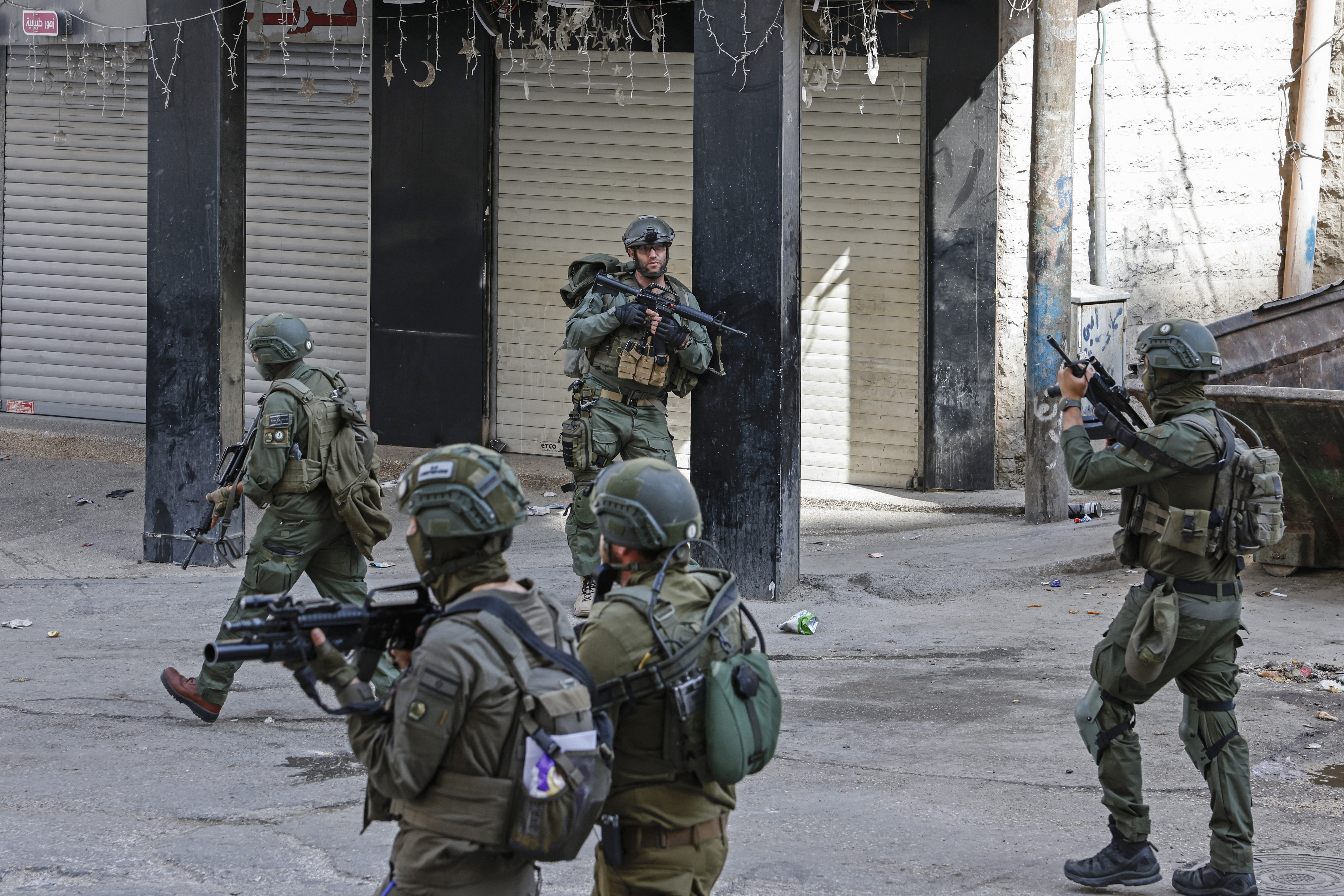 تصعيد بالضفة: شهيد بسلوان واعتقالات تطال مناطق متفرقة