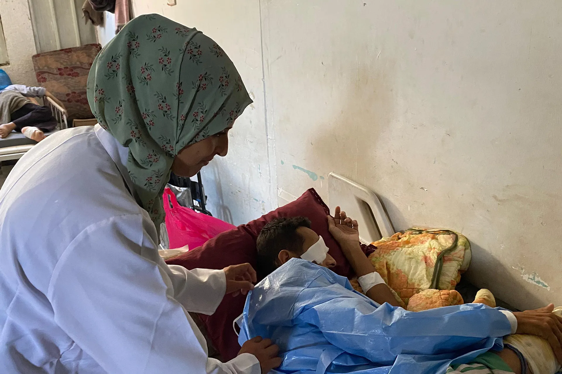 تحذيرات من انهيار القطاع الصحي في غزة وسط نقص حاد بالادوية