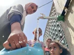 طفل شهيد وغزة عطشى.. إسرائيل تستهدف المياه