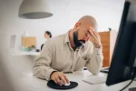 الصحة النفسية في مرمى الرأسمالية: كيف نحمي عقولنا؟