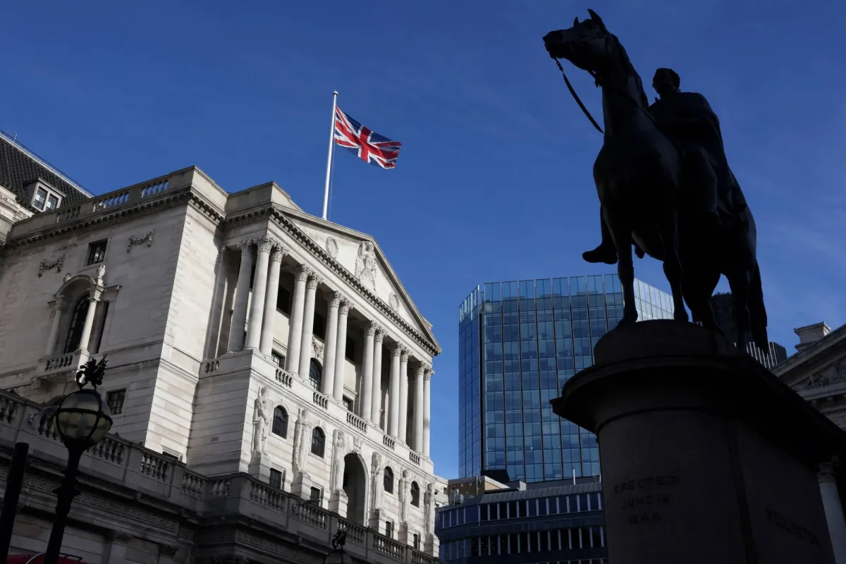 غموض يحيط بقرار بنك انجلترا بشأن الفائدة وسط مخاوف الحرب