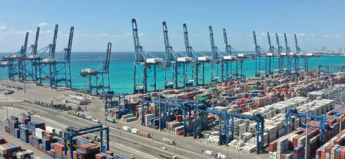 السعودية تعزز نفوذها اللوجستي بتحالفات بحرية عالمية