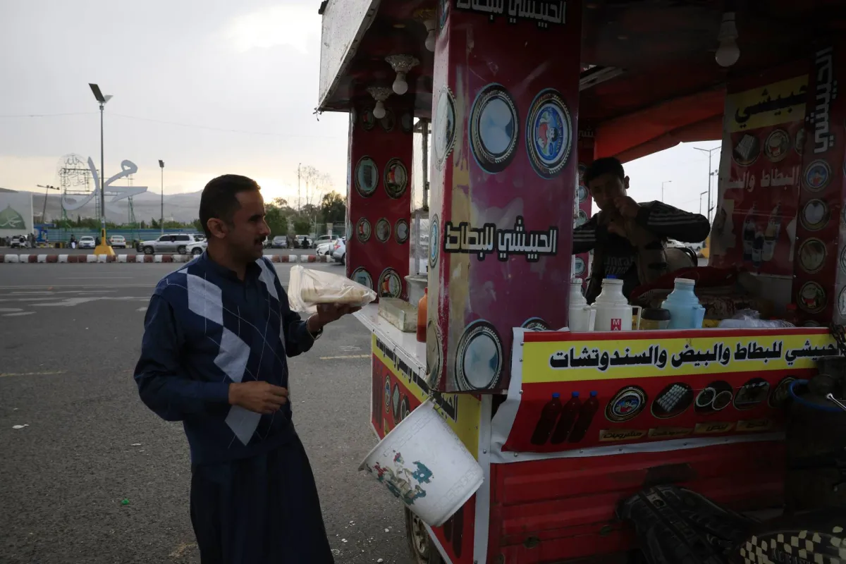 اليمن: معاناة العمال تتفاقم في ظل ازمة اقتصادية خانقة