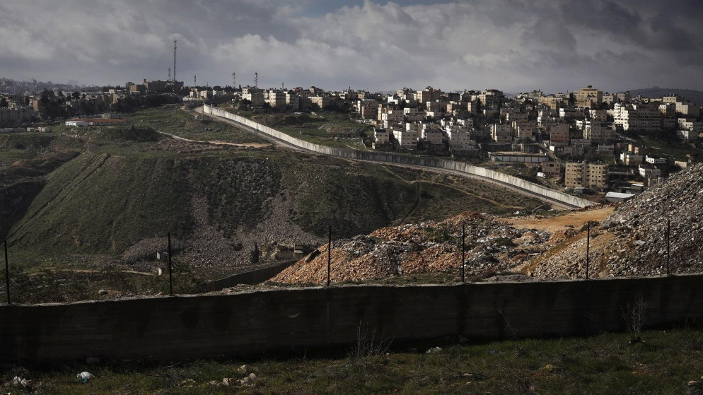 الاحتلال يهدم منشآت في بلدة الرام شمال القدس
