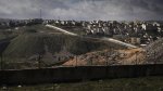 الاحتلال يهدم منشآت في بلدة الرام شمال القدس