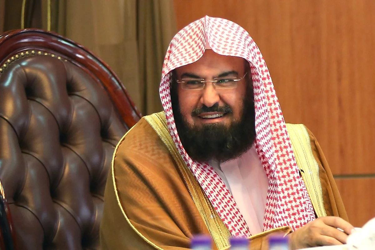 التضليل بالذكاء الاصطناعي يوظف اسم "السديس" لتبرير إساءة منشور ترامب للكعبة المشرفة