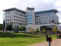 الطالب الفلسطيني بين قانونين.. هل تطبق الجامعات الإسرائيلية معيارا واحدا على الجميع؟
